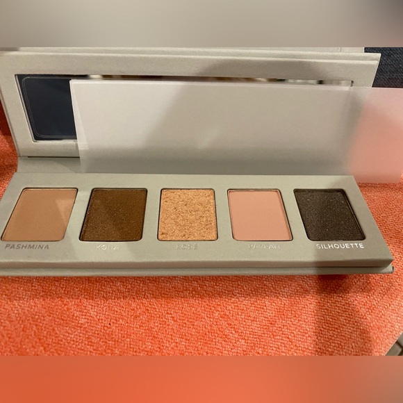 Beautycounter Essentials Eye Palette - new in box - Picture 3 of 3